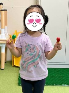 ８月リトミック　マラカス１
